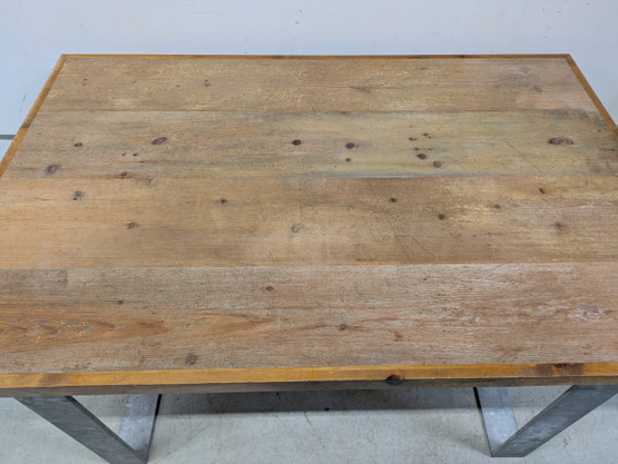 Upea industrial tyylinen ruokapöytä 