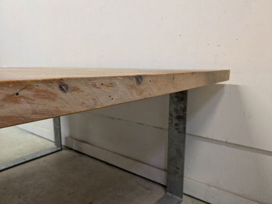 Upea industrial tyylinen ruokapöytä 