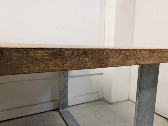 Upea industrial tyylinen ruokapöytä 