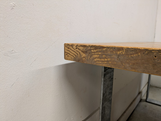 Upea industrial tyylinen ruokapöytä 