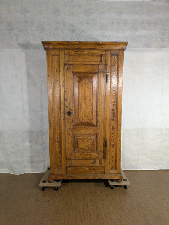 Vaatekaappi 1700-luku