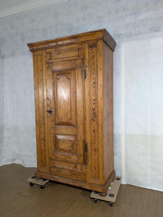 Vaatekaappi 1700-luku