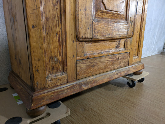 Vaatekaappi 1700-luku