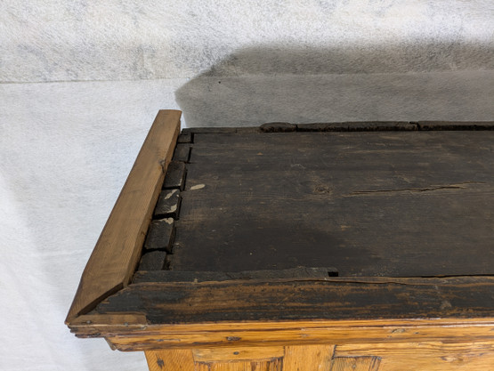 Vaatekaappi 1700-luku