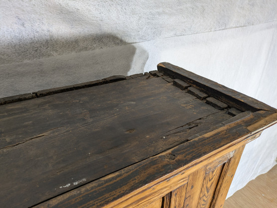 Vaatekaappi 1700-luku