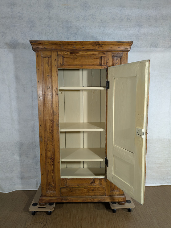 Vaatekaappi 1700-luku