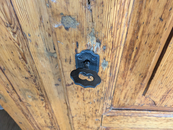 Vaatekaappi 1700-luku