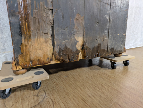 Vaatekaappi 1700-luku