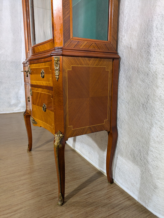 Kaunis Rokokoo vitriinikaappi 