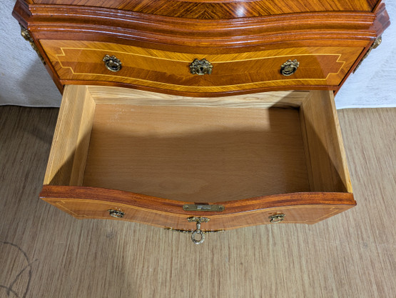 Kaunis Rokokoo vitriinikaappi 