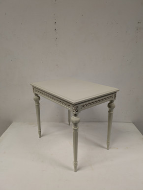 Kustavilainen sivupöytä 