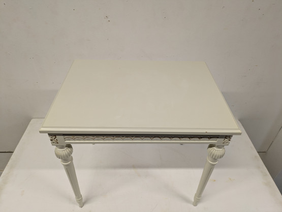 Kustavilainen sivupöytä 