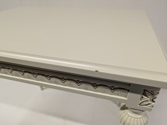 Kustavilainen sivupöytä 