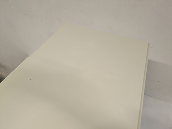 Kustavilainen sivupöytä 