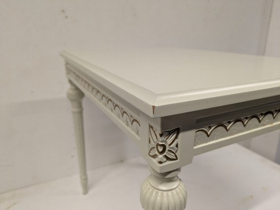 Kustavilainen sivupöytä 