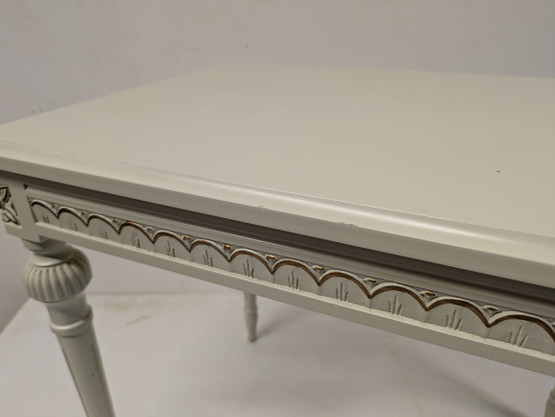 Kustavilainen sivupöytä 