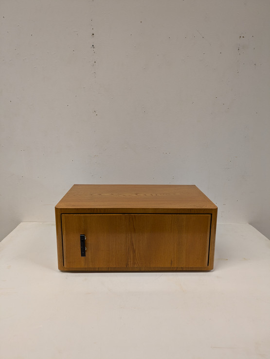 Vintage levysoitinkaappi