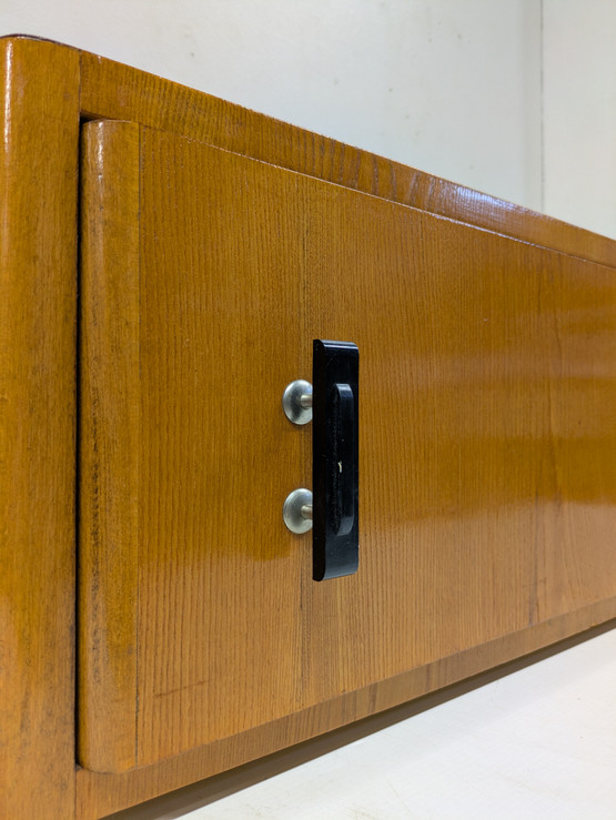 Vintage levysoitinkaappi