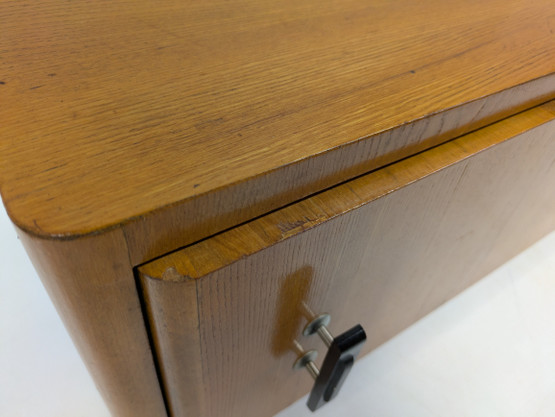 Vintage levysoitinkaappi