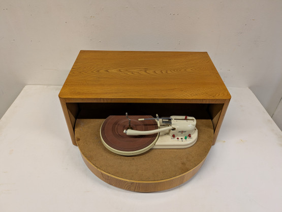 Vintage levysoitinkaappi