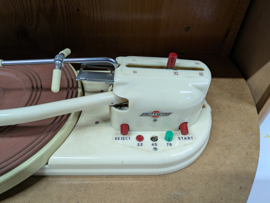 Vintage levysoitinkaappi