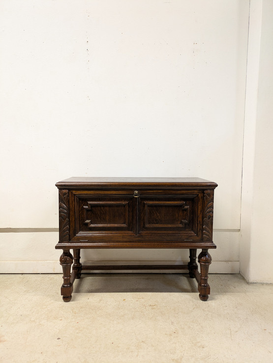 Vanha kaappi 40-luku