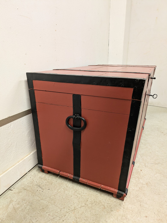 Suuri antiikki arkku 