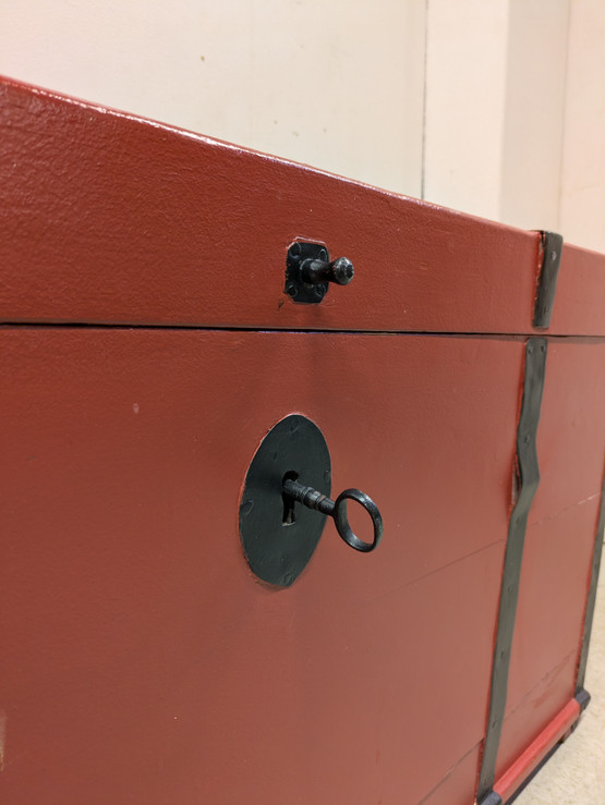 Suuri antiikki arkku 