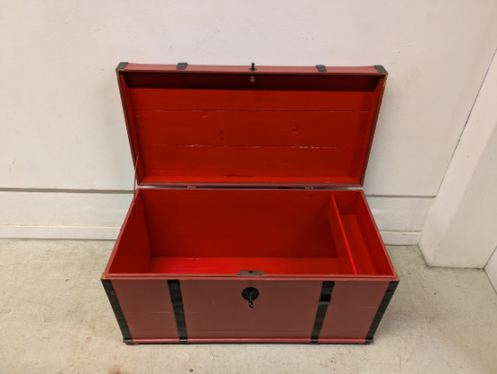 Suuri antiikki arkku 