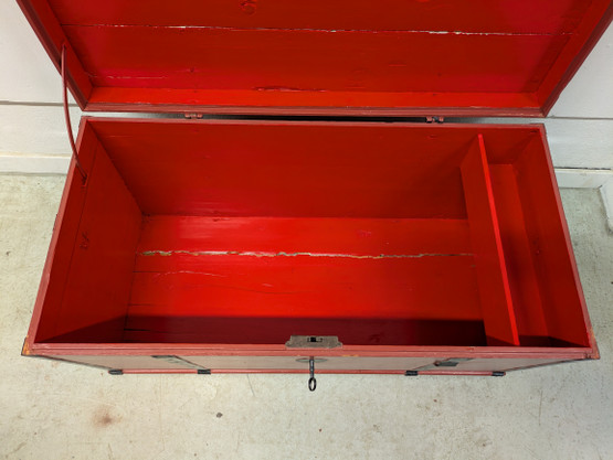 Suuri antiikki arkku 