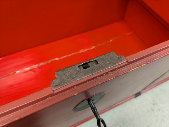 Suuri antiikki arkku 