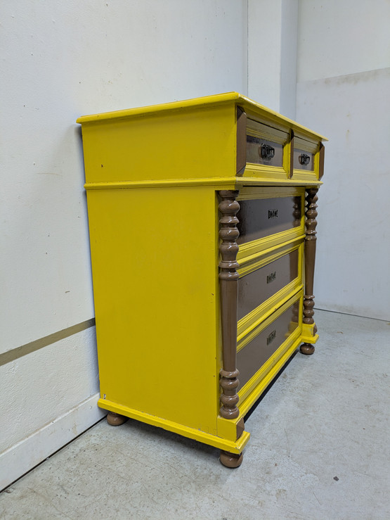 Vanha antiikki lipasto 