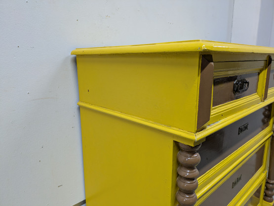 Vanha antiikki lipasto 