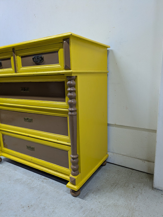 Vanha antiikki lipasto 