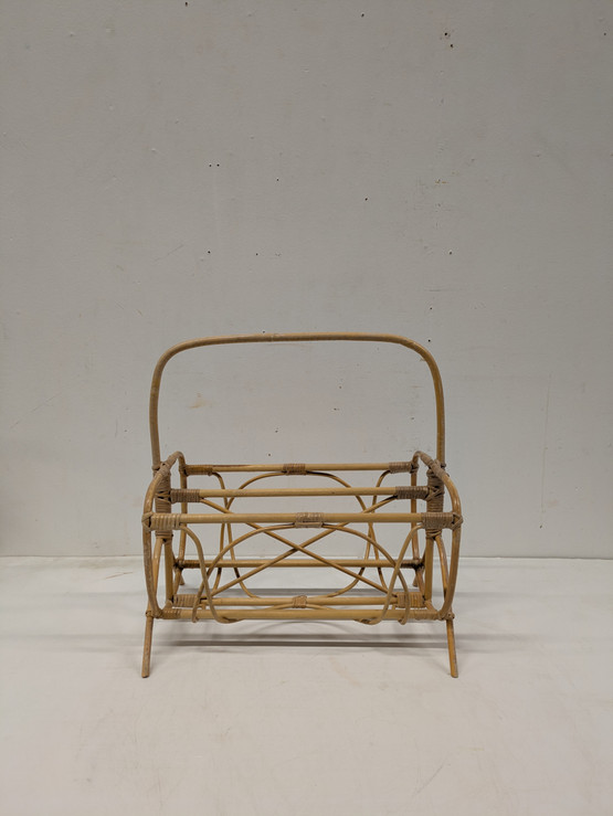 Vintage rottinkinen lehtiteline 