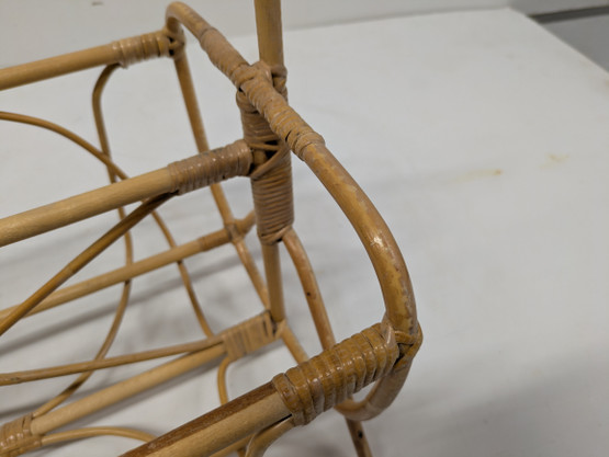 Vintage rottinkinen lehtiteline 