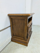 Klassinen lipasto / yöpöytä 