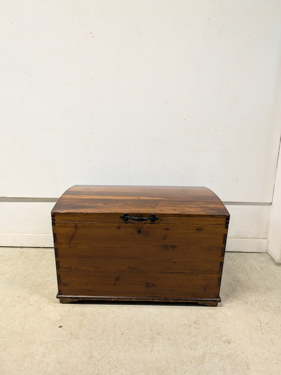 Kunnostettu antiikki arkku