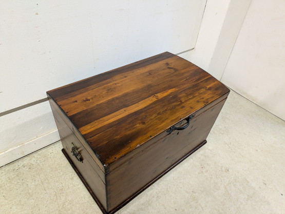 Kunnostettu antiikki arkku