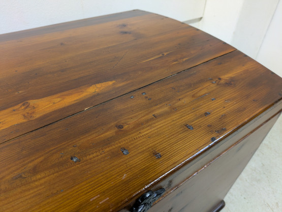 Kunnostettu antiikki arkku