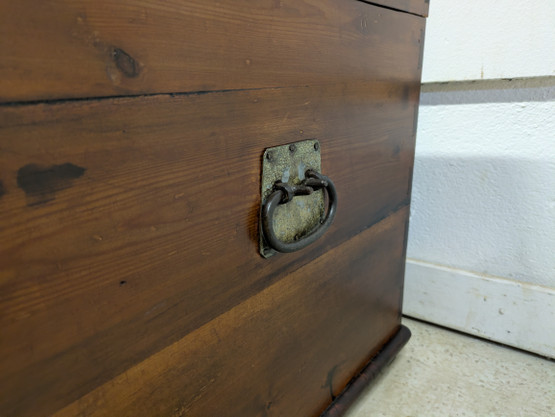 Kunnostettu antiikki arkku