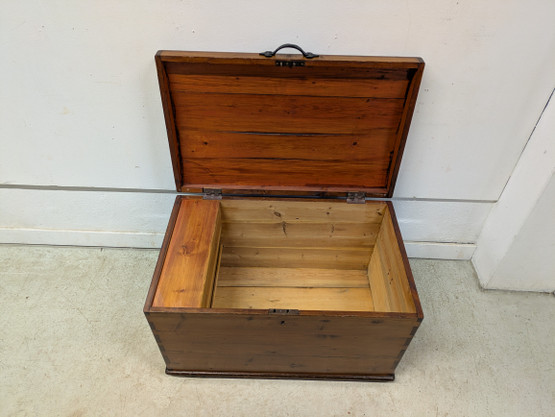 Kunnostettu antiikki arkku