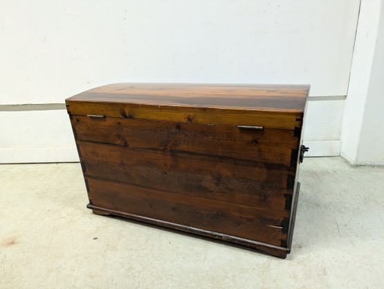 Kunnostettu antiikki arkku