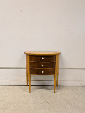 Vintage pikku lipasto 