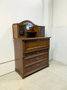 Upea kunnostettu antiikki piironki 