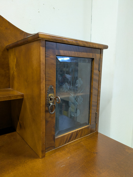 Upea kunnostettu antiikki piironki 