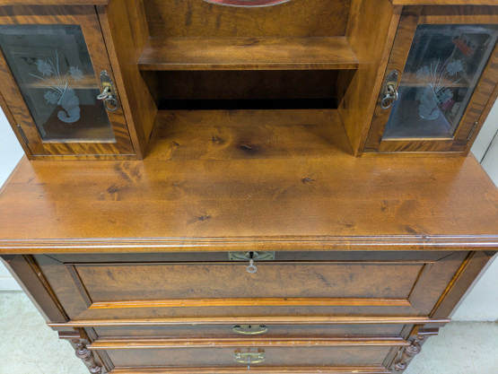 Upea kunnostettu antiikki piironki 