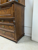 Upea kunnostettu antiikki piironki 