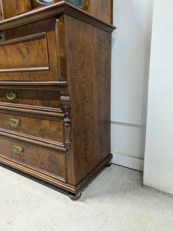 Upea kunnostettu antiikki piironki 