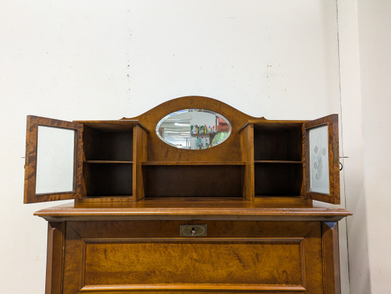 Upea kunnostettu antiikki piironki 